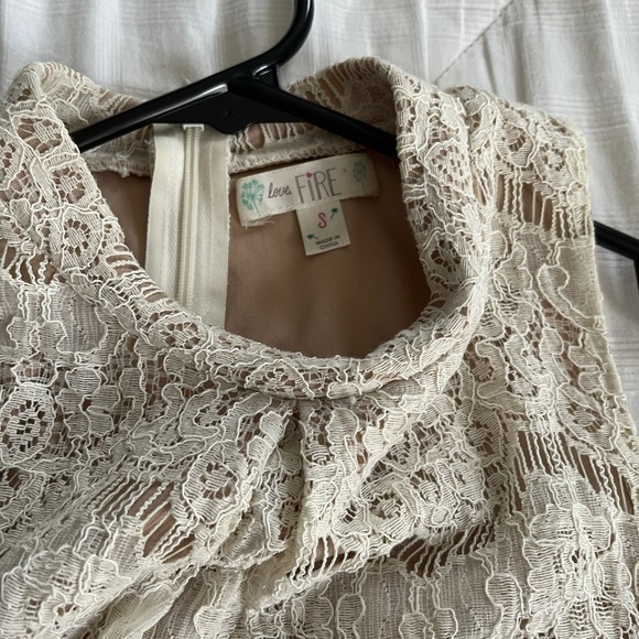 High neck lace dress - Picture 2 of 4